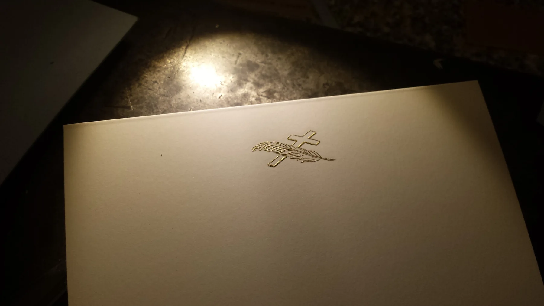 Elegante Karte mit feiner Stahlstichprägung